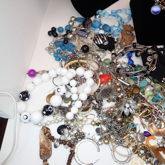 Bulk Jewelry lot C1 - Picture 8 of 9